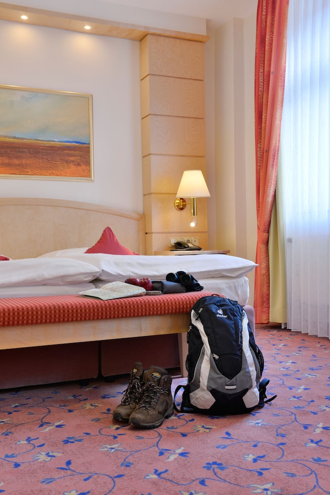 Ringhotel Weisser Hirsch 25/50