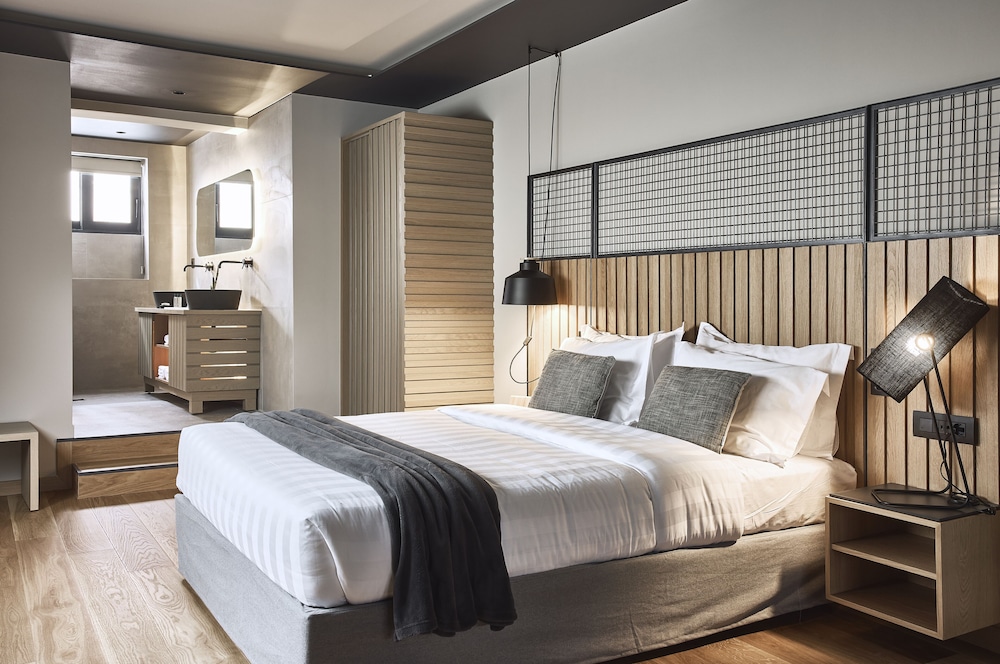 Cama Luxury Suites 15/58