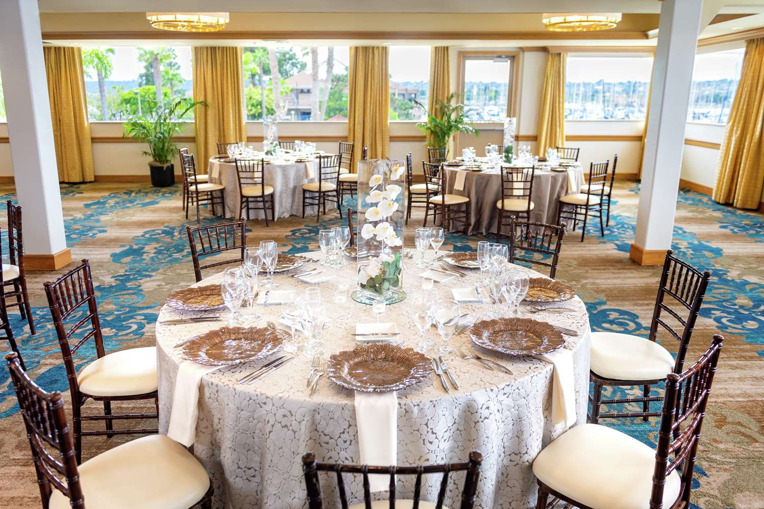 restaurant cafeteria