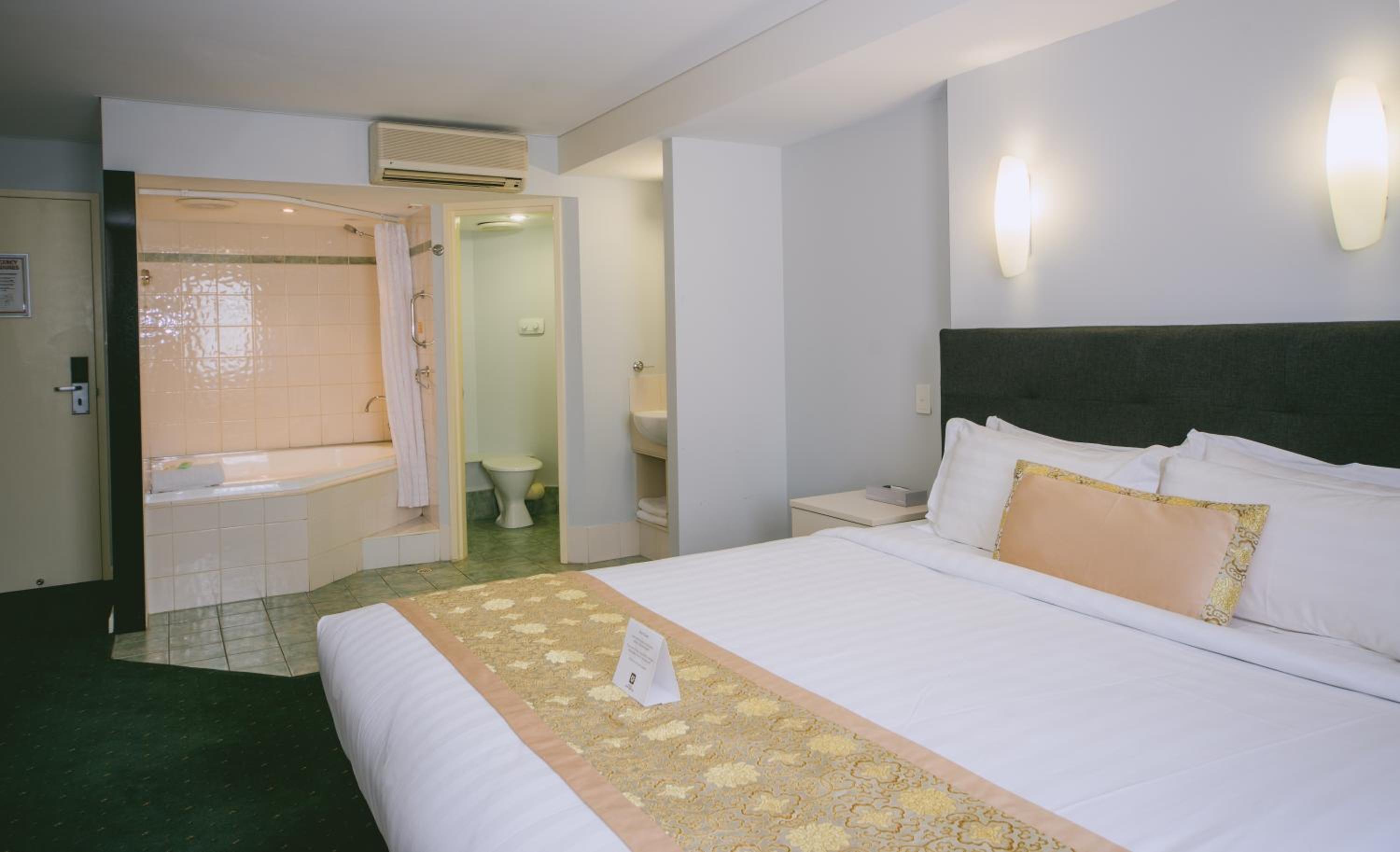 Room, King Bed, Hot Tub