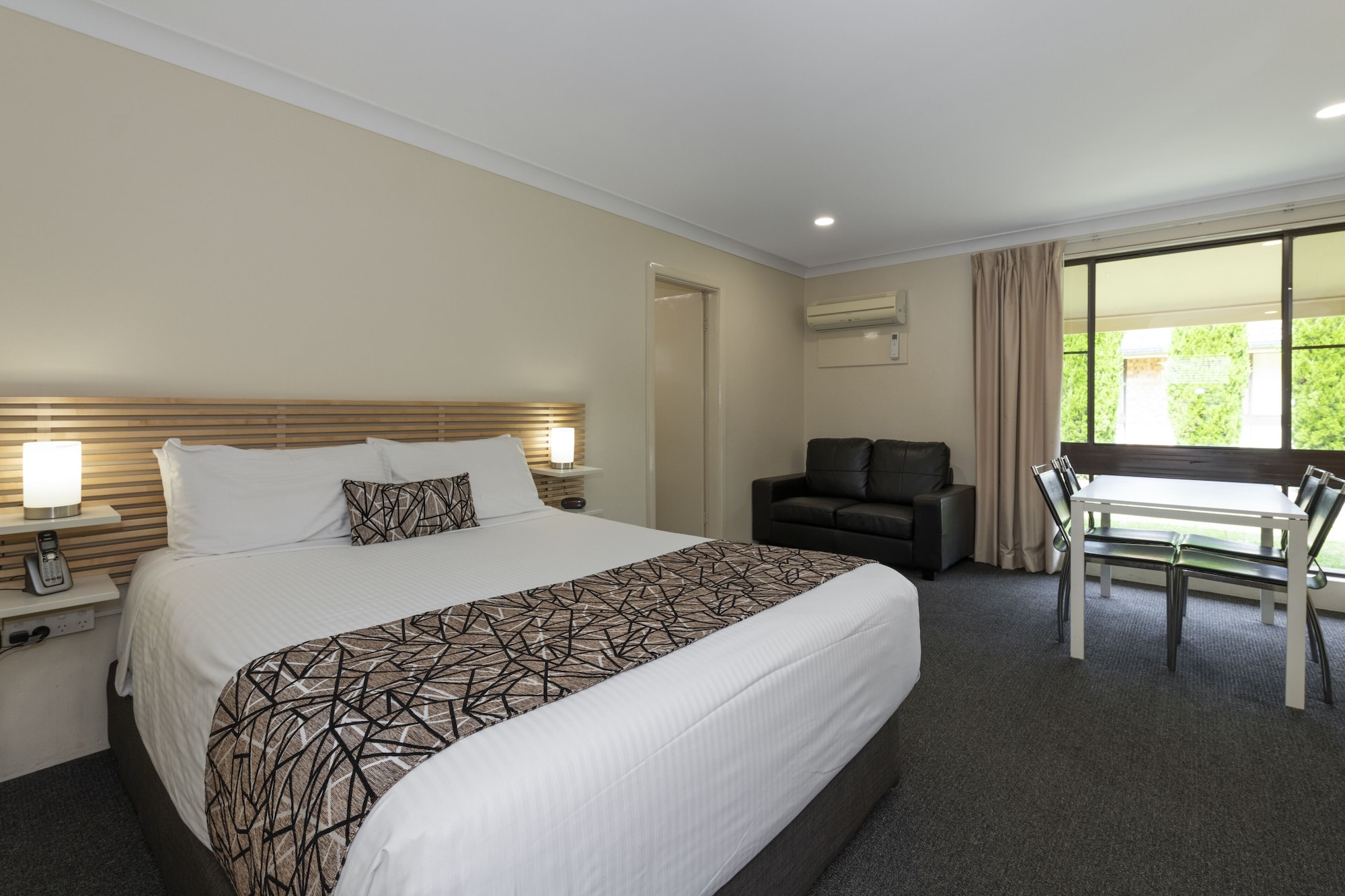 Luxury, Studio, Suite, King Bed, Jetted Tub, Ground Floor