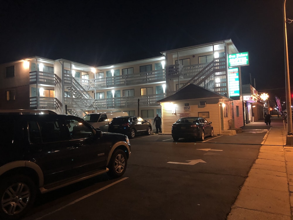 Sea Palace Motel 78/94
