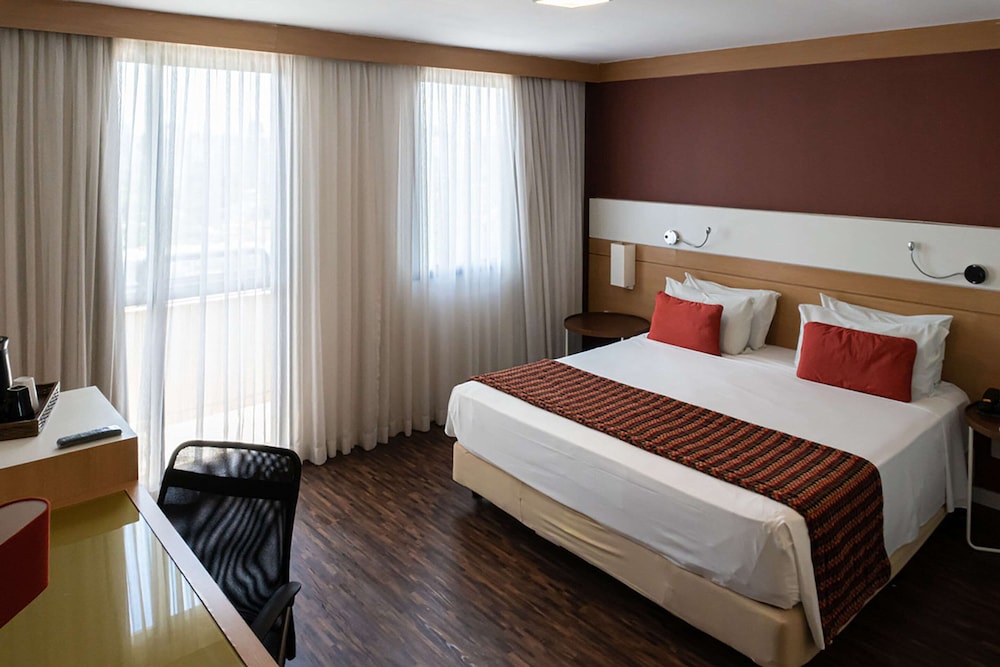 Quality Hotel Faria Lima 16/40