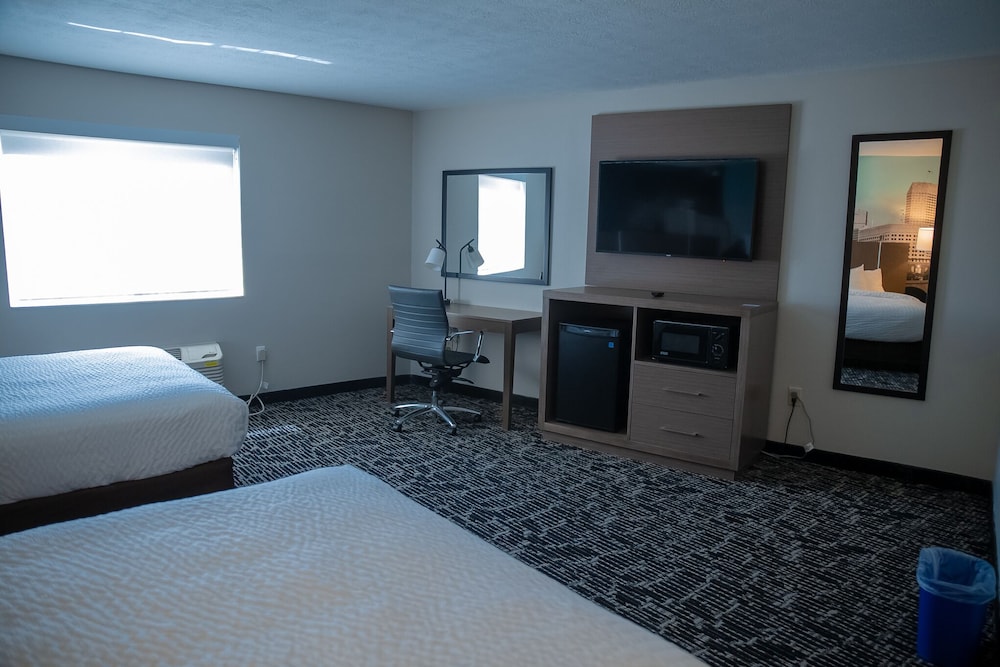 Clarion Pointe Indianapolis Airport 23/64