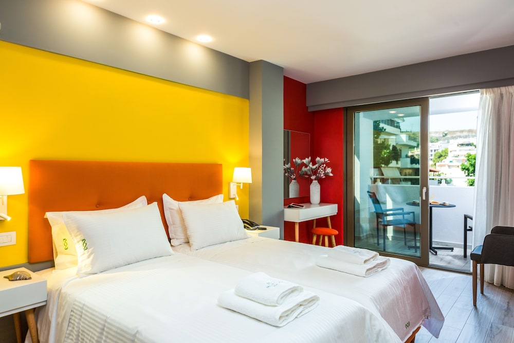 ECONOMY, DOUBLE OR TWIN BED, BALCONY