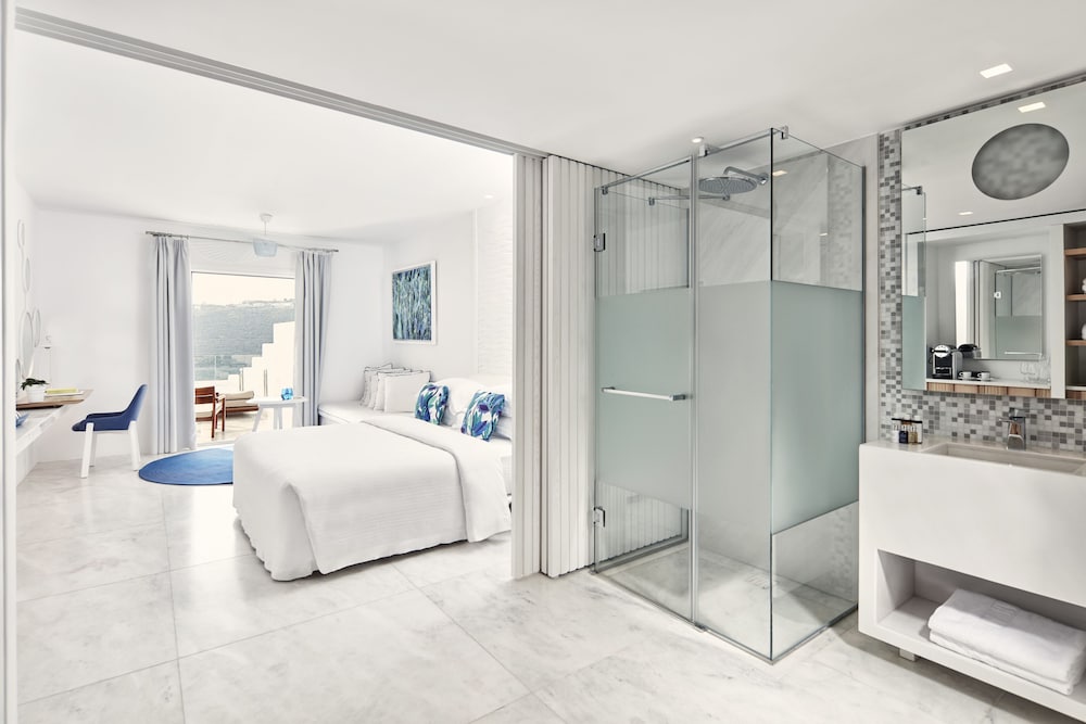 Grand, Blue, Twin Beds, Sofa, Private Pool، Myconian Ambassador Relais and Chateaux 2/2