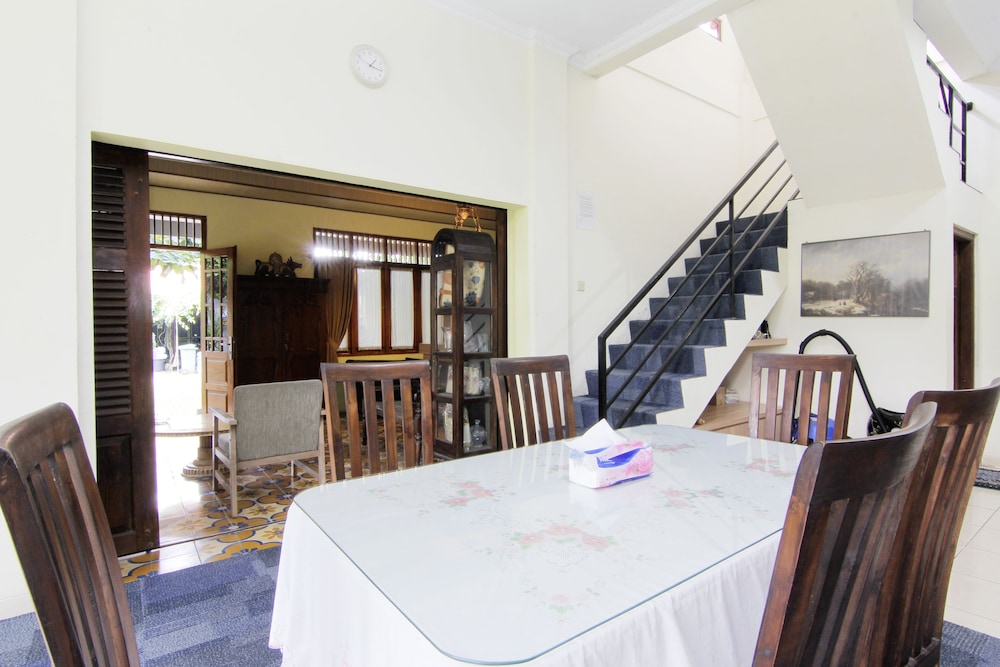 Embe Joglo Homestay by ZUZU 16/27