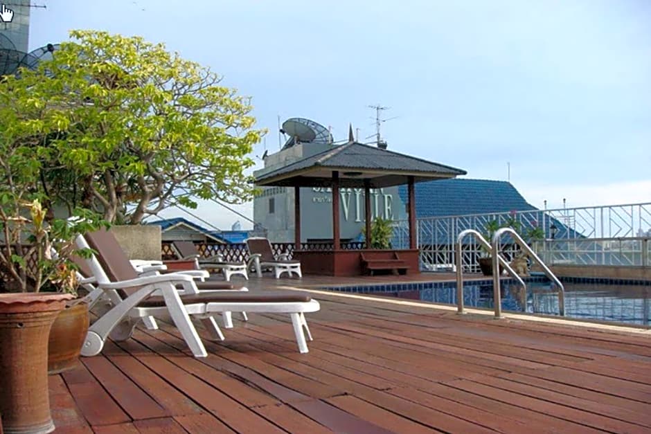 King Royal Garden Inn 28/32