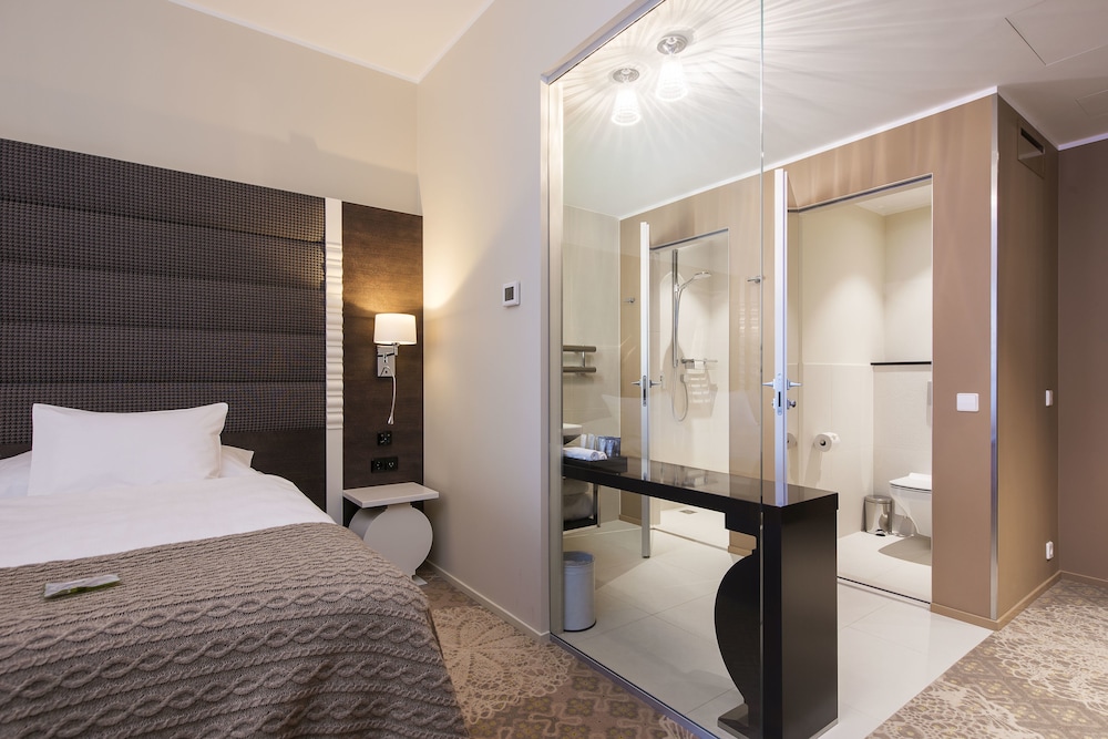 Lydia Hotel 14/70