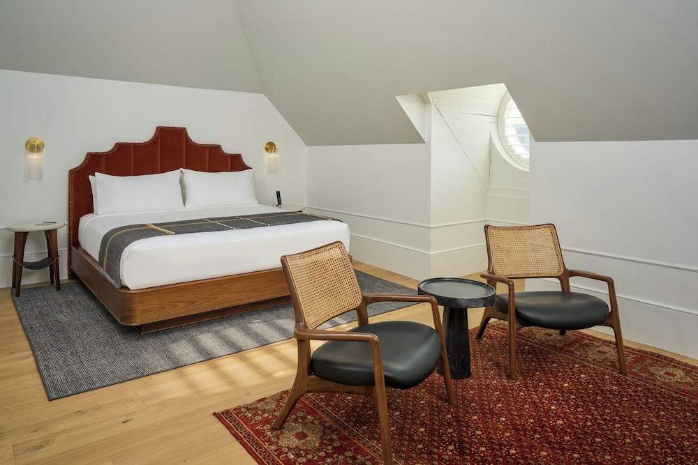 1 Bedroom, Suite, King Bed, Sofa