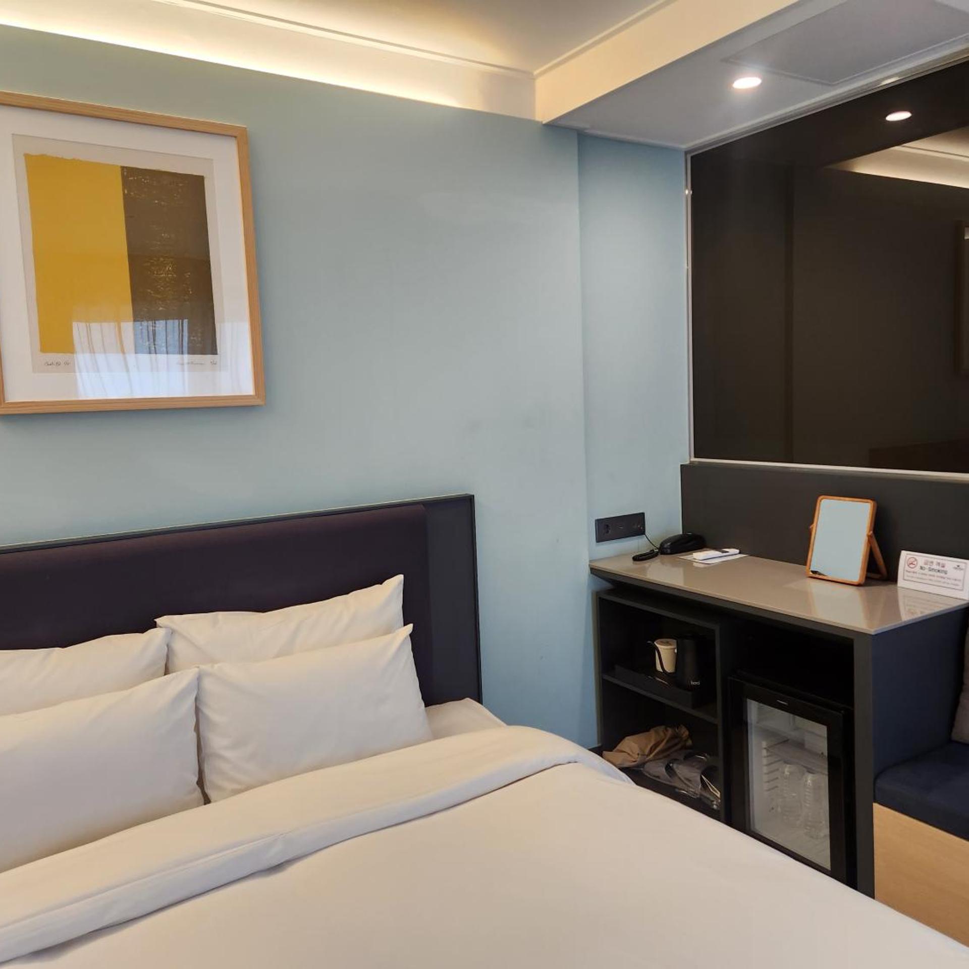 Standard, Double Bed, Pool Access، Hound Hotel Busan Station 7/10