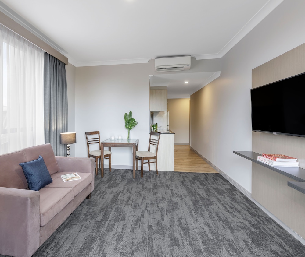 Oaks Sydney North Ryde Suites 7/20