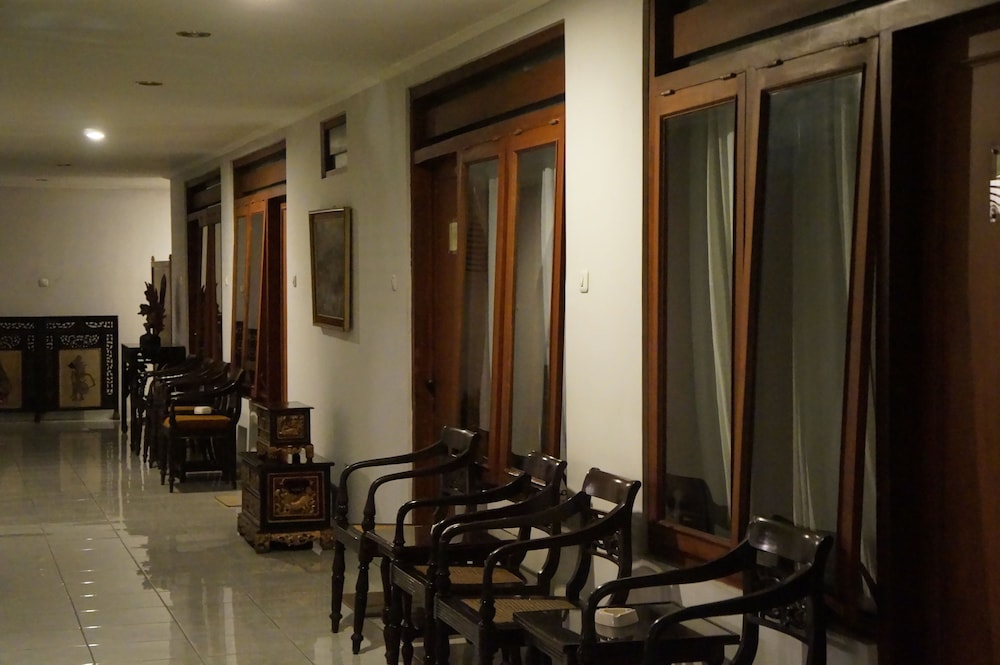 Hotel Kirana 32/54