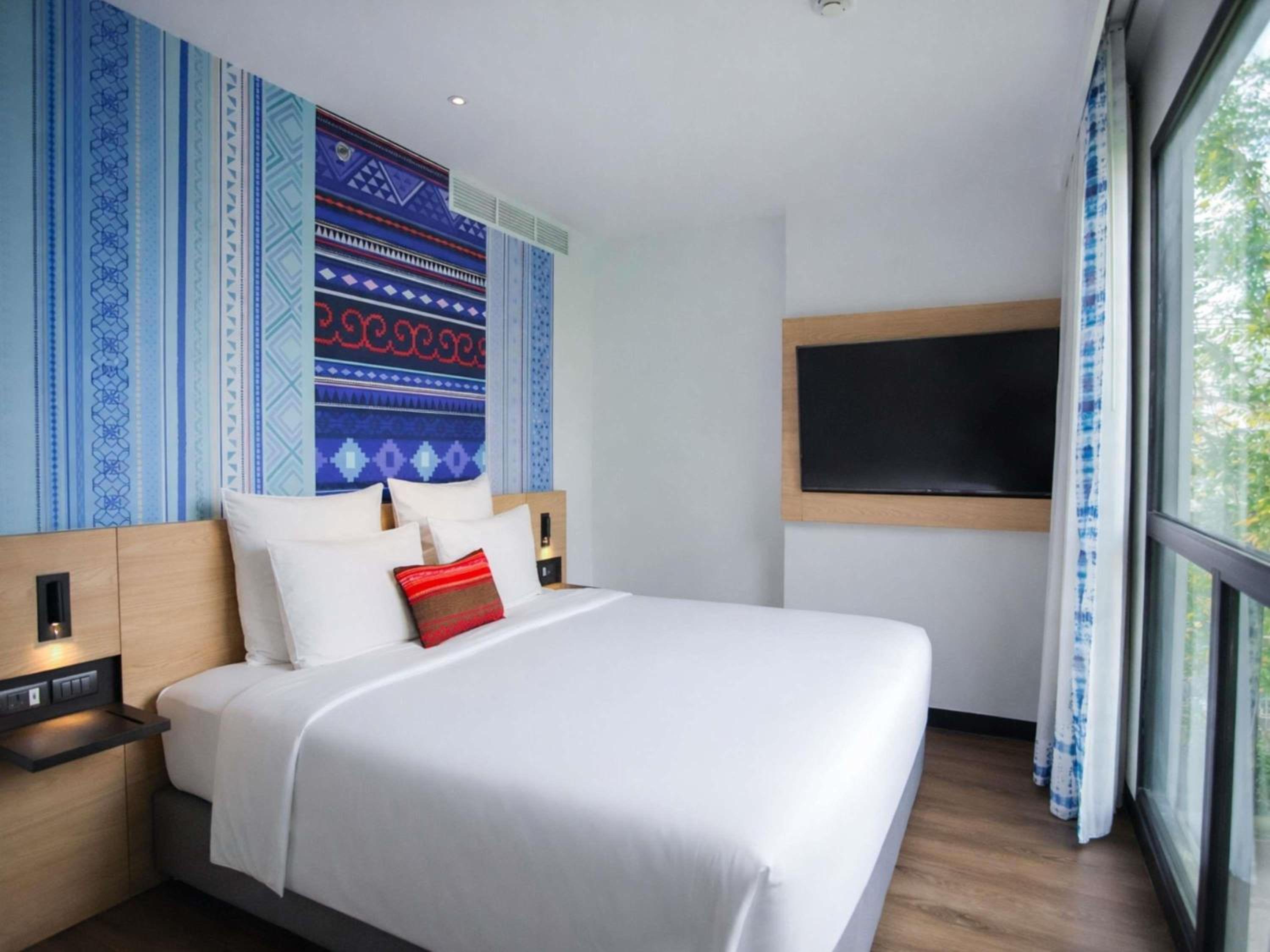 Junior Suite, King Bed, Mountain Side