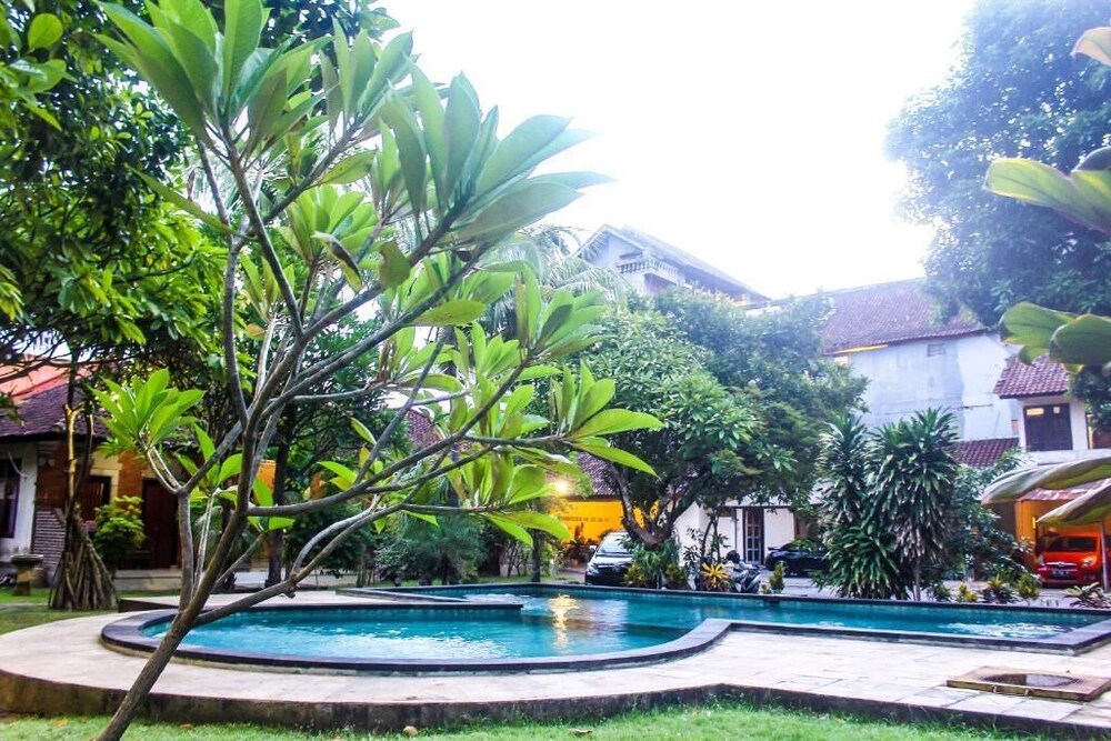 Budhi Beach Inn 6/30
