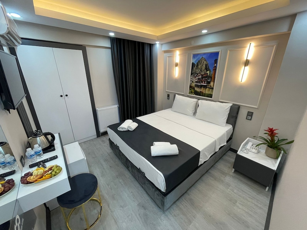 Room at Grand Ozer Hotel, ISTANBUL