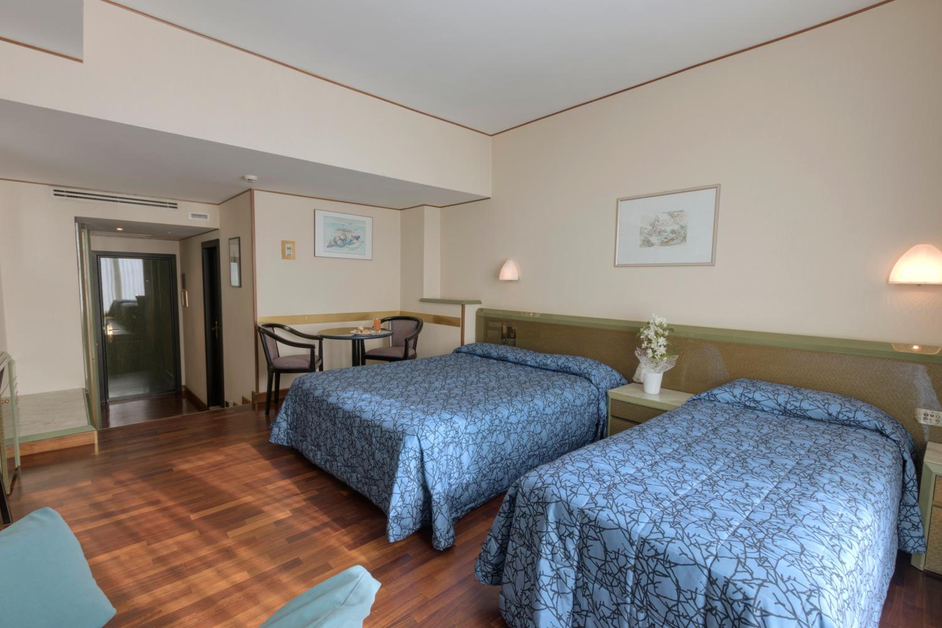 Hotel Royal 12/50