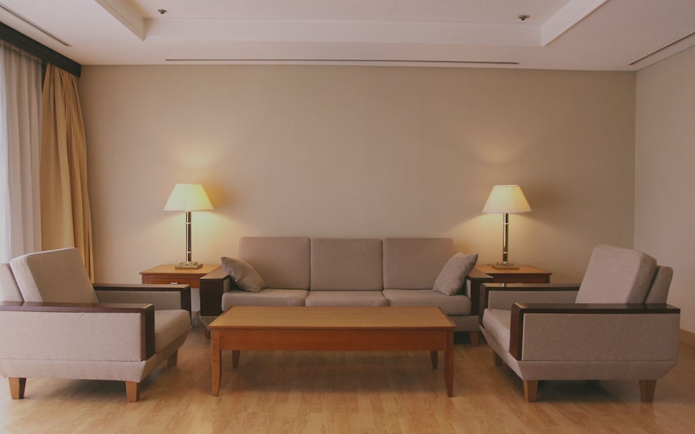 Swiss Grand Hotel 30/42