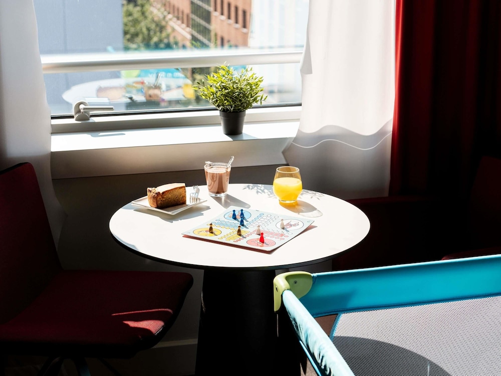 Mercure Paris La Défense Grande Arche 54/80