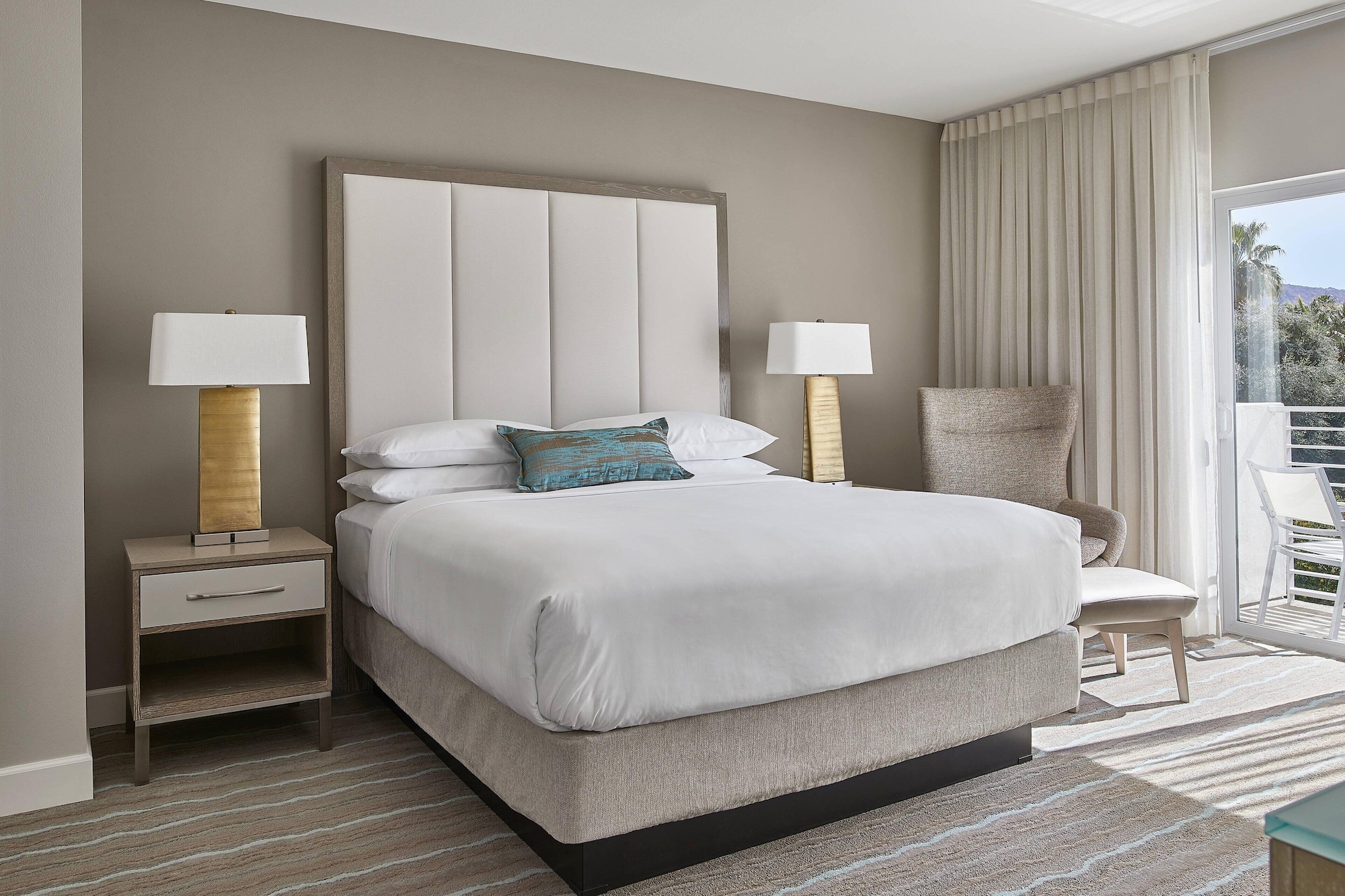 Classic, King Bed, Mountain View