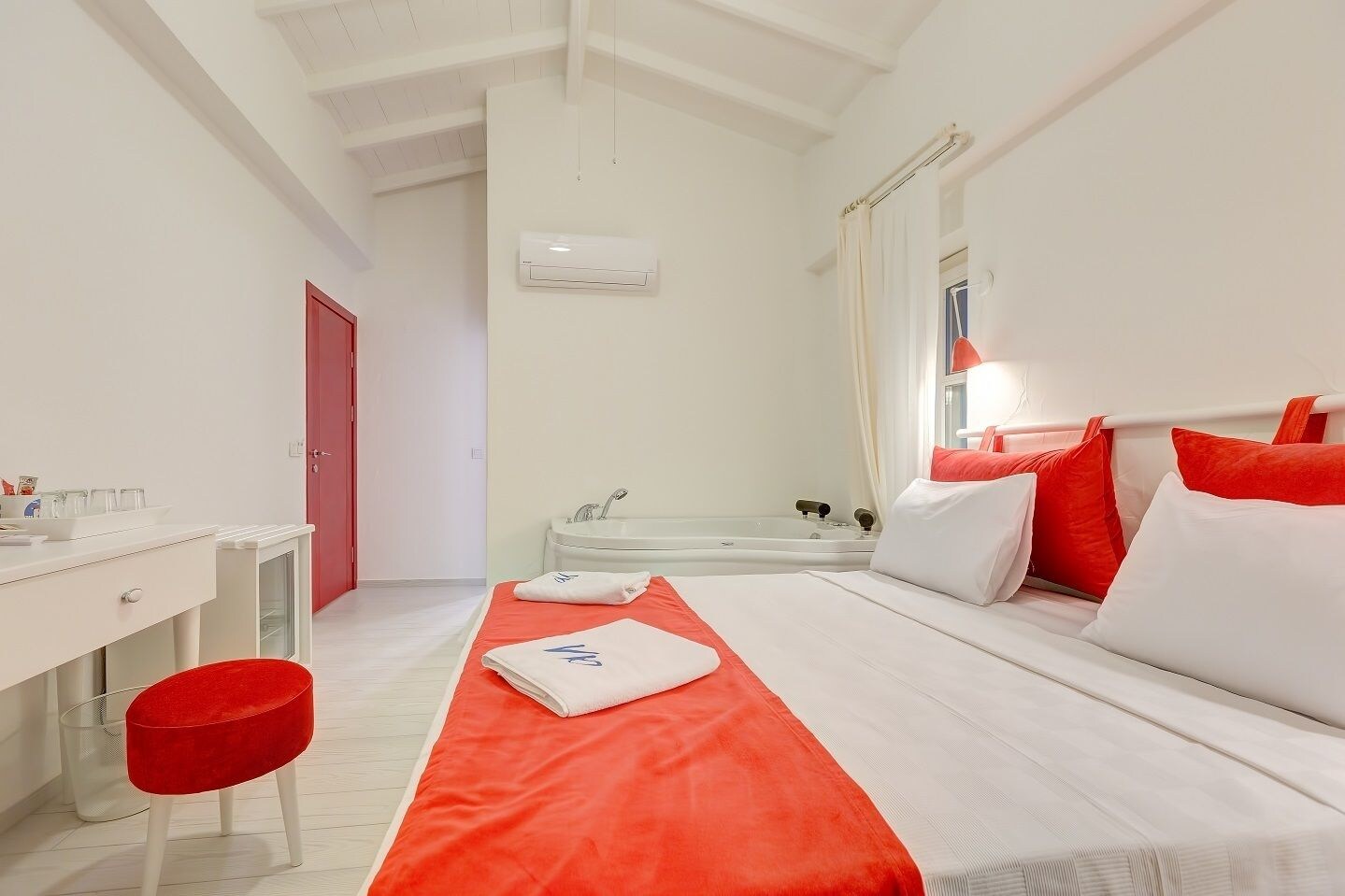 SUPERIOR, DOUBLE BED, POOL VIEW