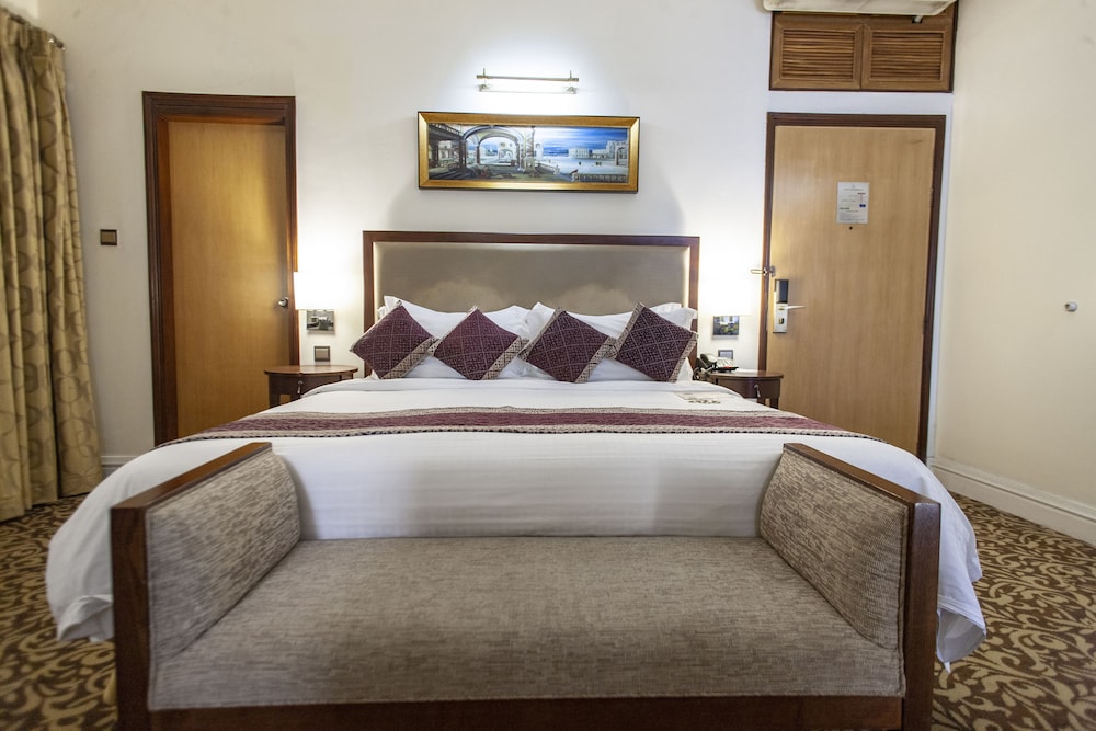 Royal Park Residence Hotel 26/75