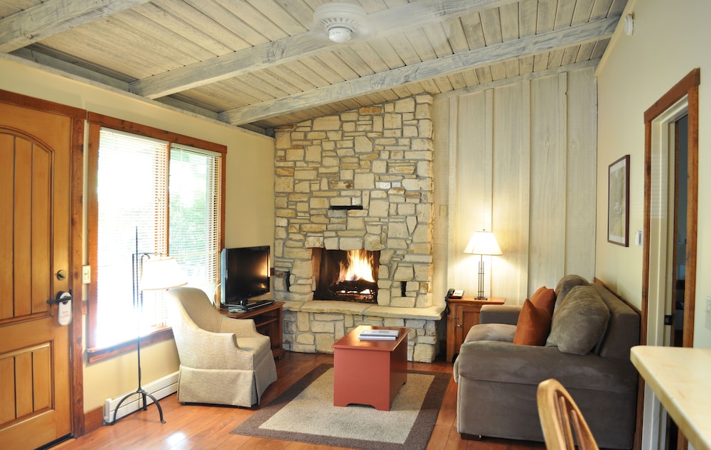 Carmel Valley Lodge And Resort 25/50