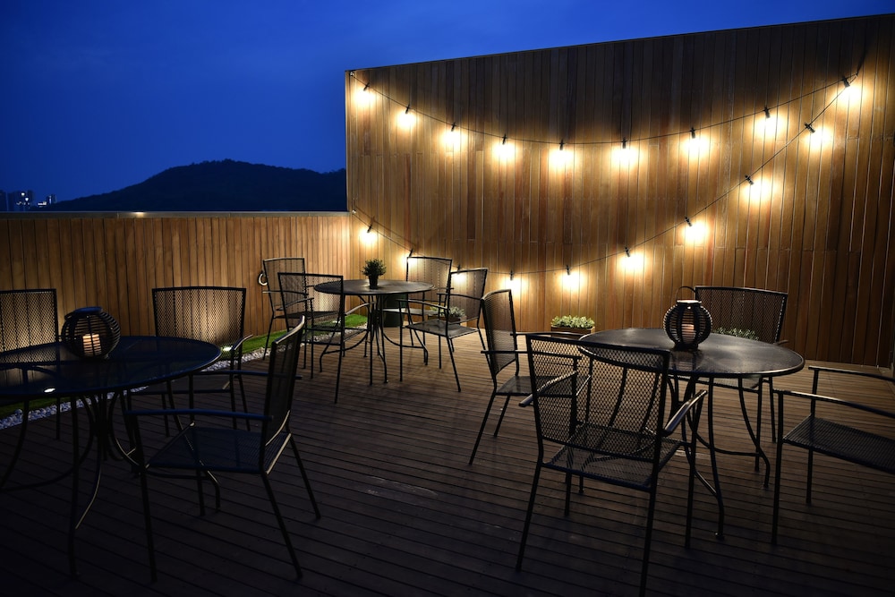 Hotel 498 25/42