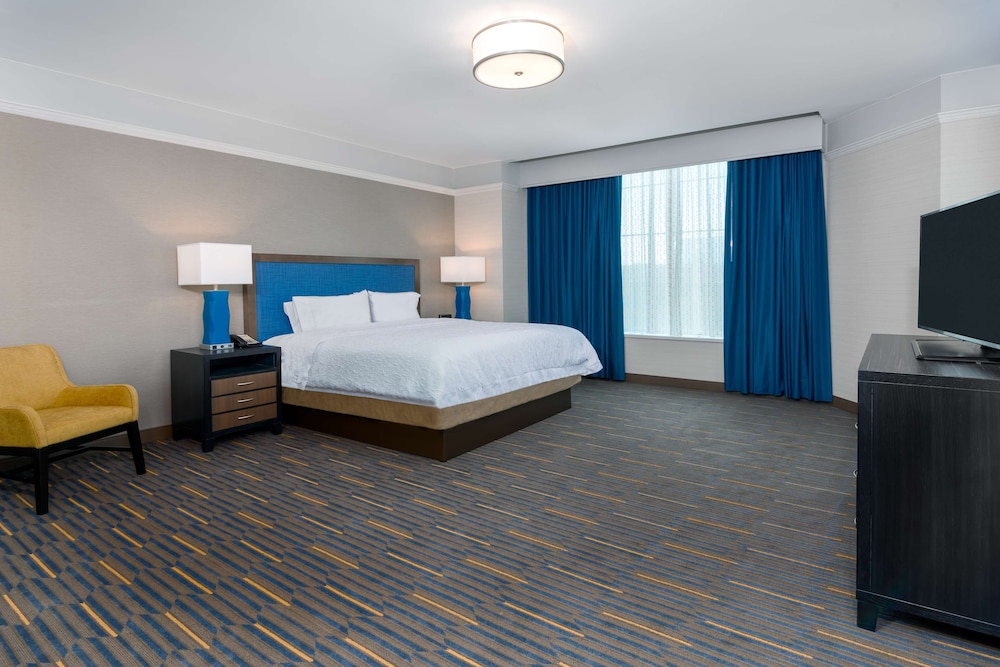 Hampton Inn And Suites Buffalo Downtown 14/52