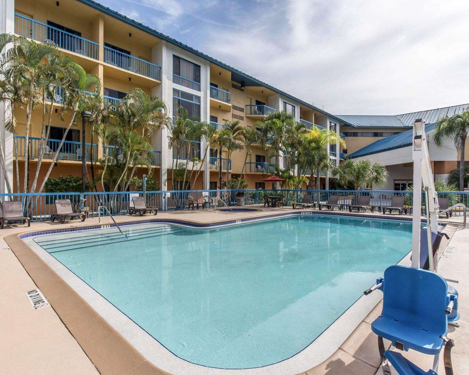 Comfort Inn Naples East I-75 3/10