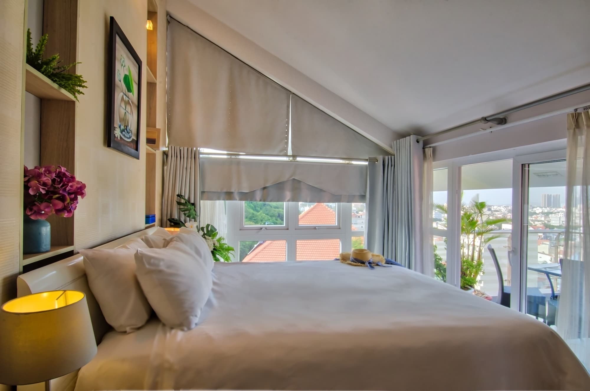 SUITE, HILL VIEW