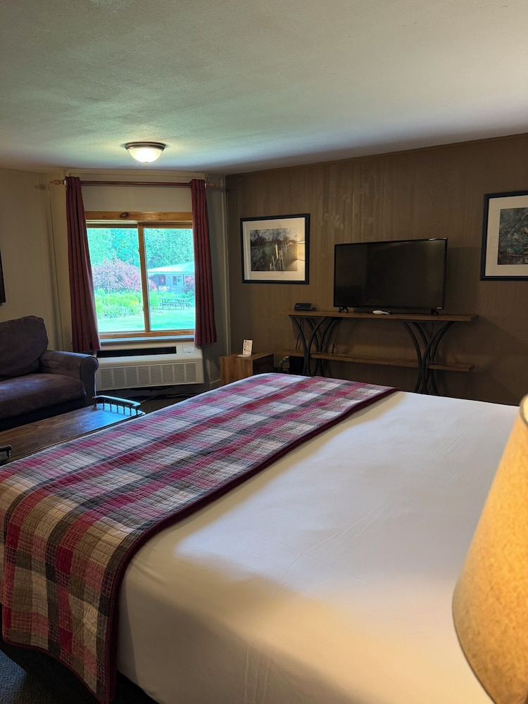 NORTHERN LIGHTS LODGE 17/70