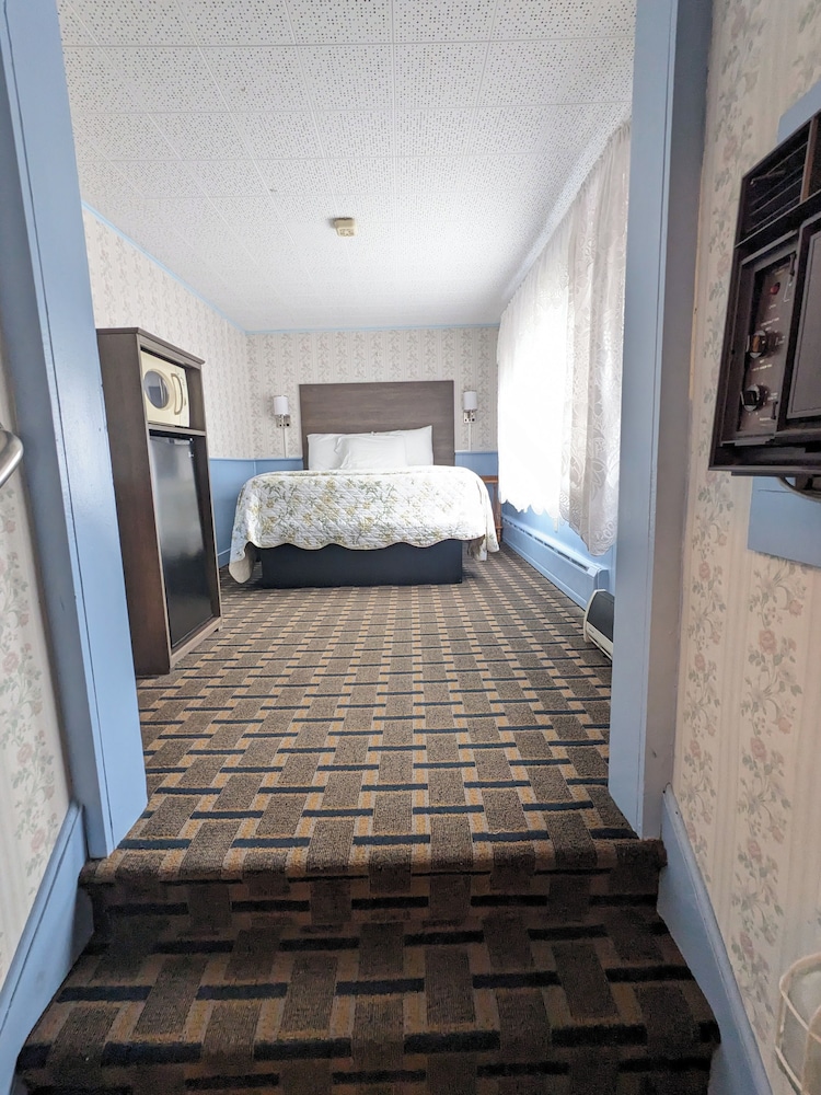 Bennington Motor Inn 14/35