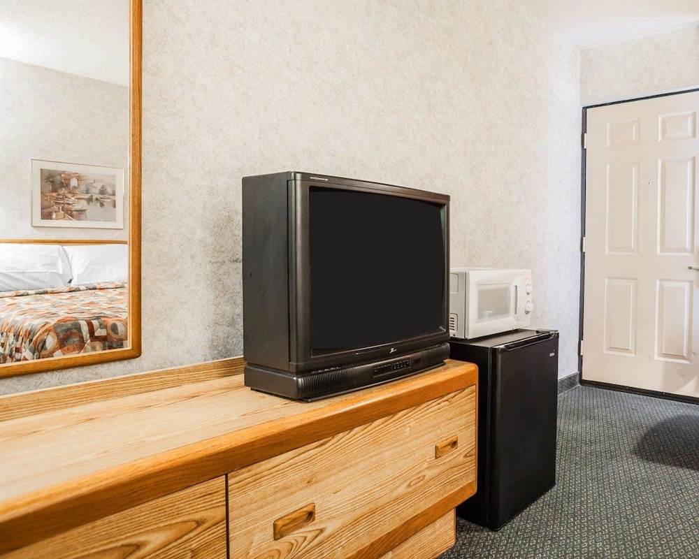 Econo Lodge Jefferson City 22/41