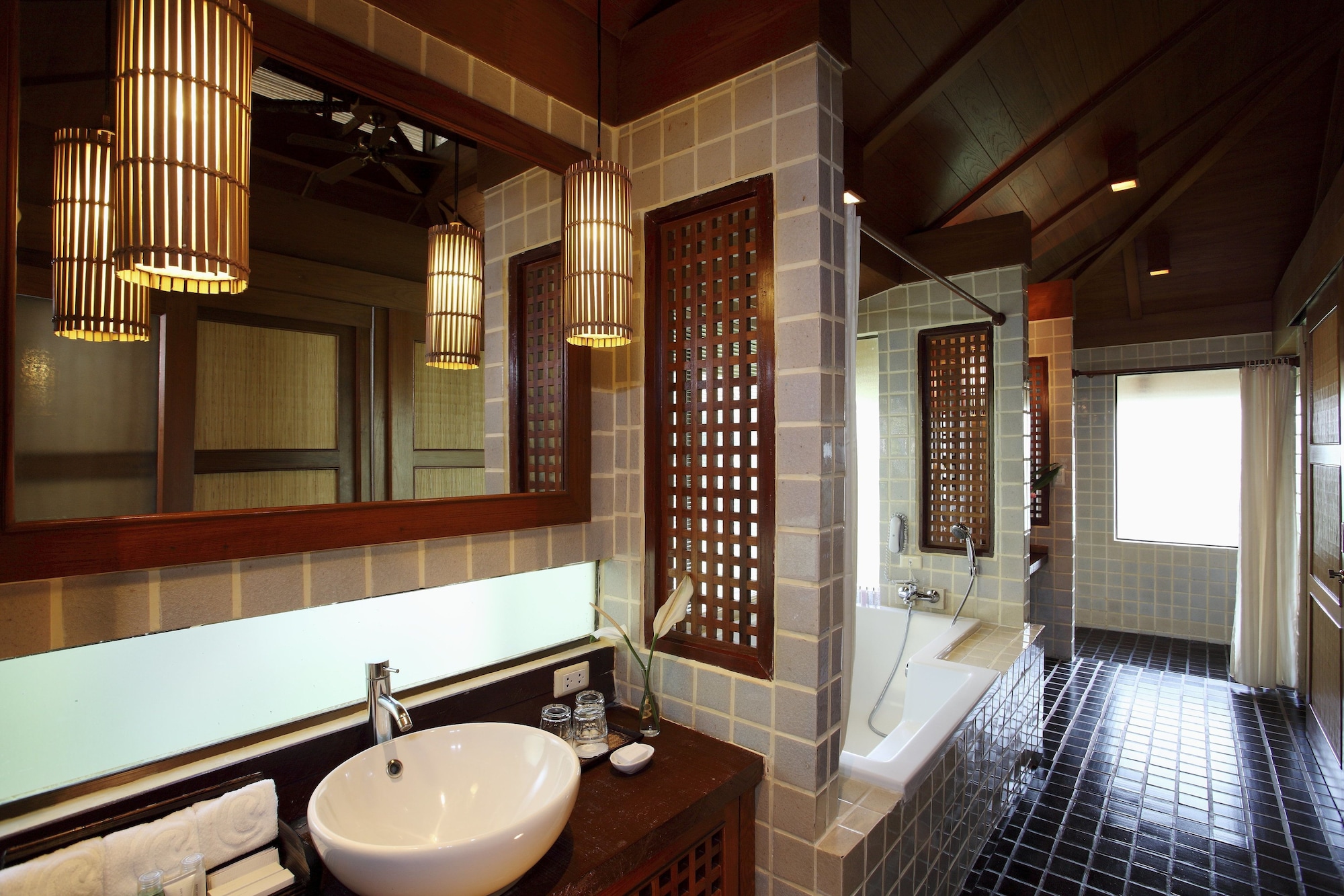 JUNIOR SUITE, KING BED, GARDEN VIEW
