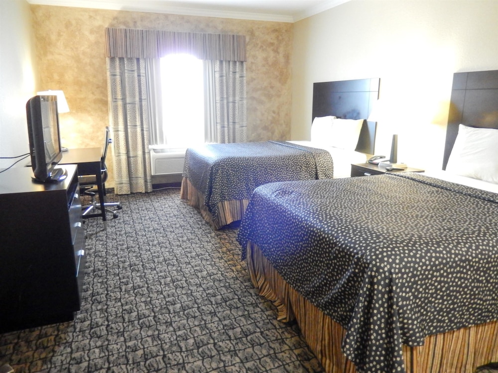 Econo Lodge Inn and Suites Colorado City, TX 26/47