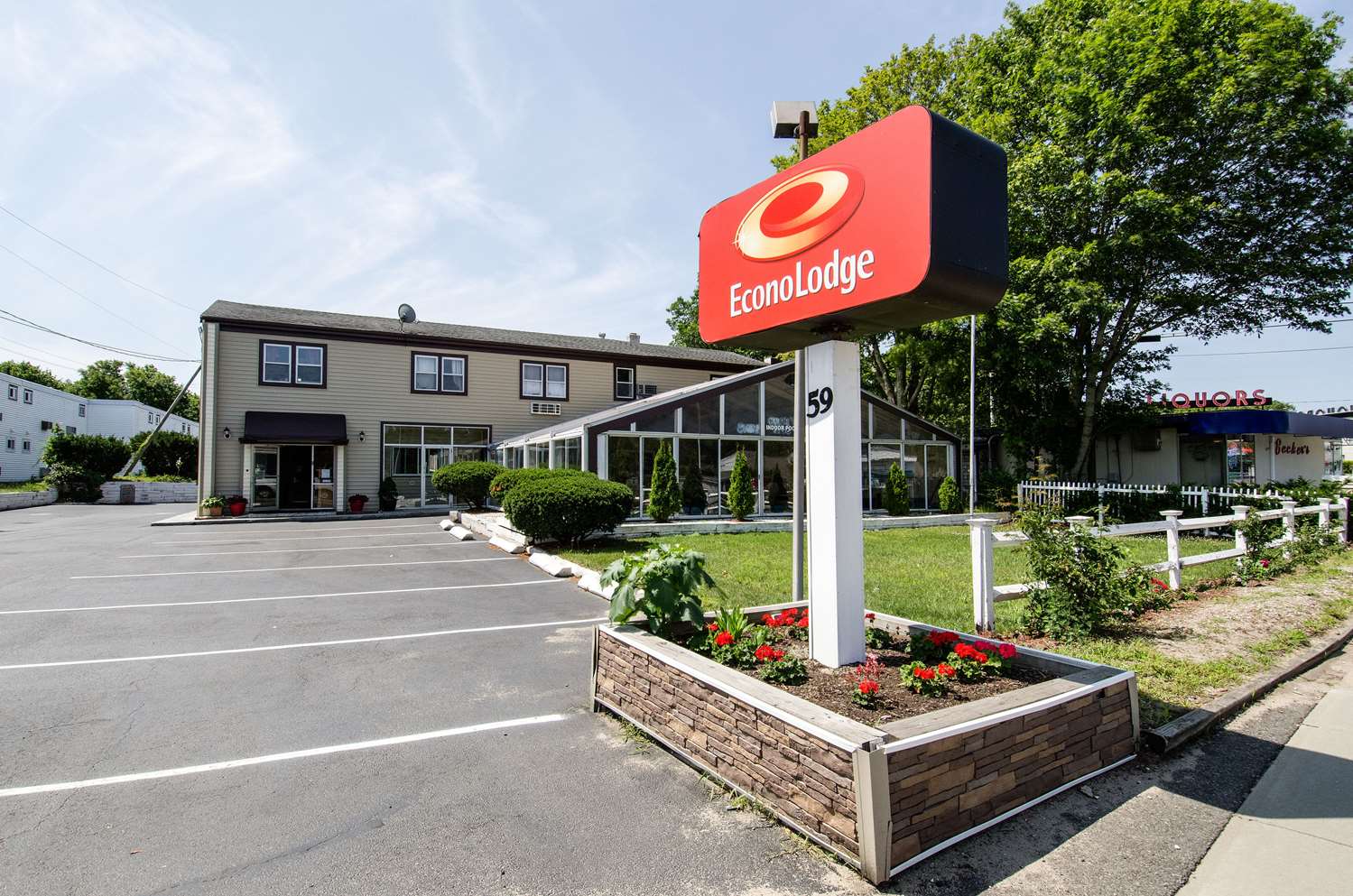 Econo Lodge West Yarmouth on Cape Cod 3/38