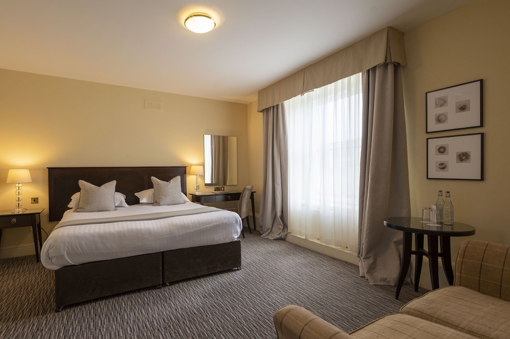 غرفة بريميير بسريرين منفصلين مع أريكة، St Georges Hotel 5/10