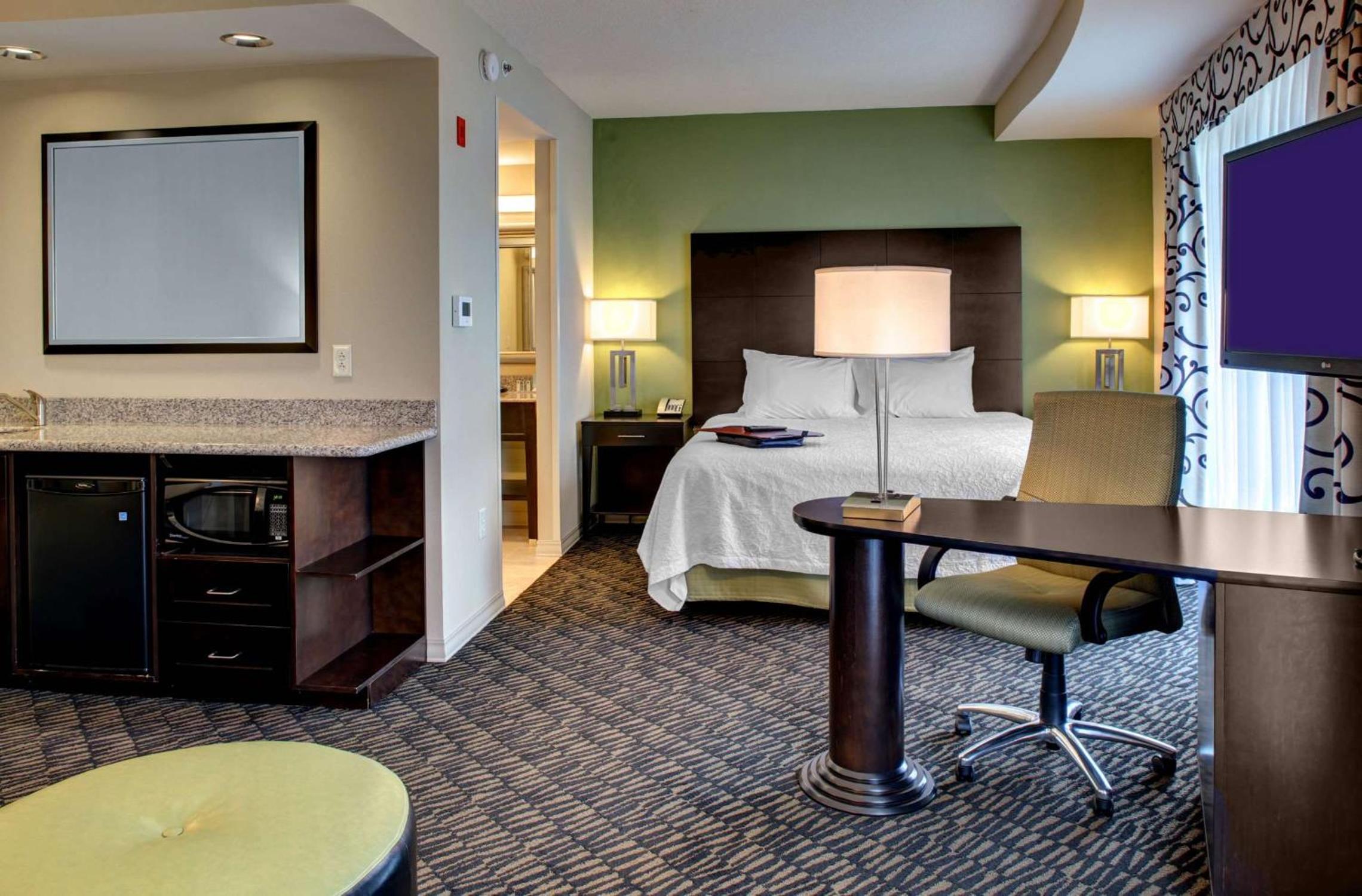 Room, King Bed, Sofa, Corner, Hampton Inn And Suites Baton Rouge Downtown 4/4