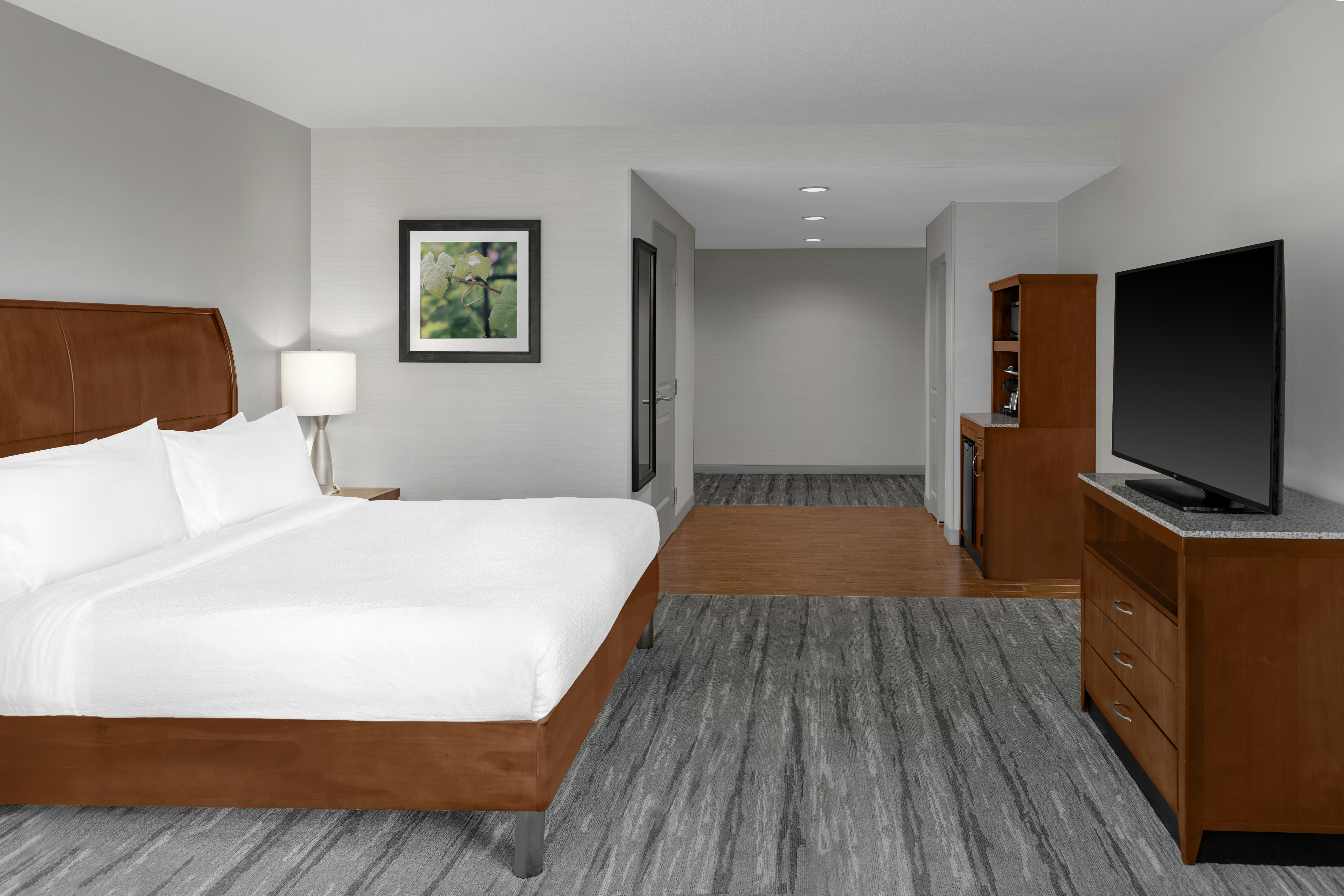 ROOM, KING BED, CORNER