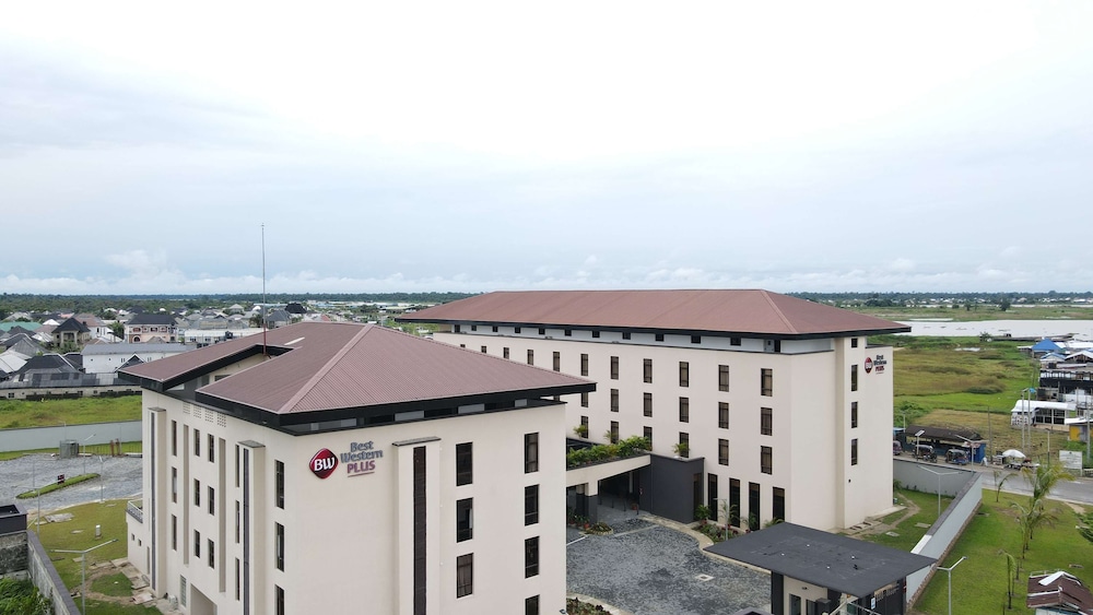 Best Western Plus at the Oxbow Lake 5/51
