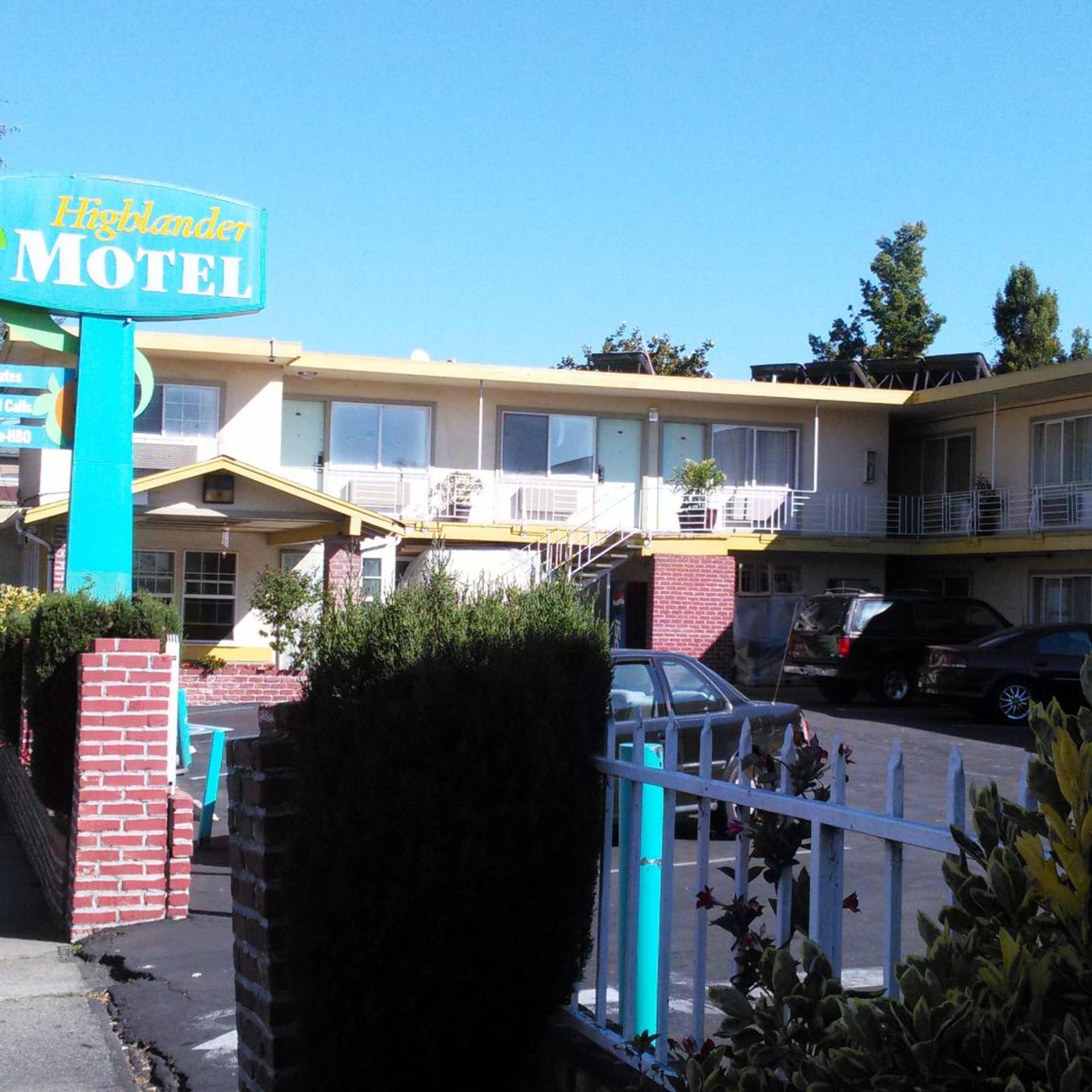 Highlander Motel 2/56