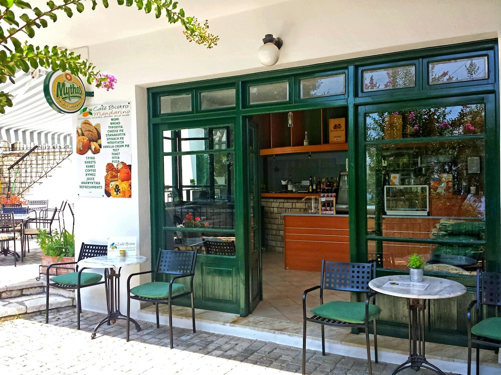 Spiros Studios 18/30