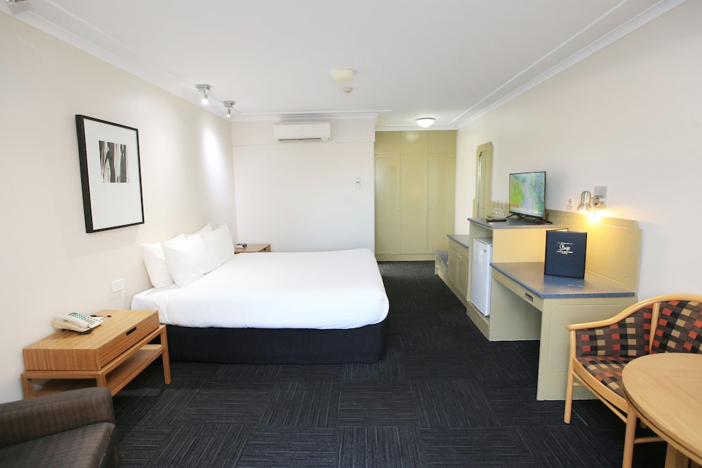 Standard, Queen Bed