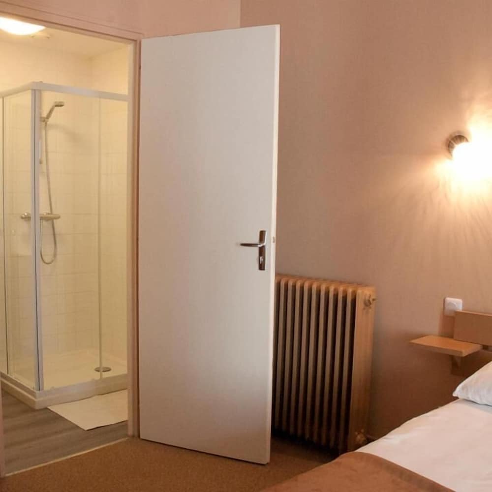 Hotel Des Pyrenees 31/37
