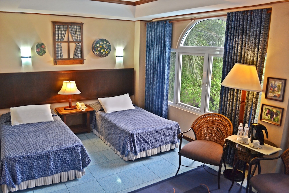 Subic Park Hotel 28/73