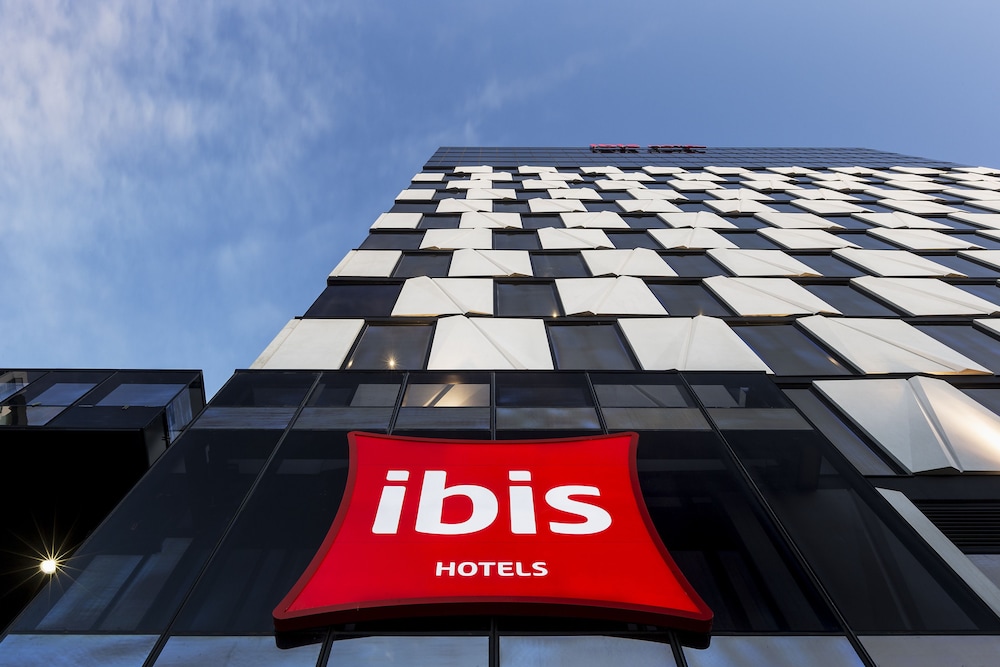 IBIS ADELAIDE 2/71