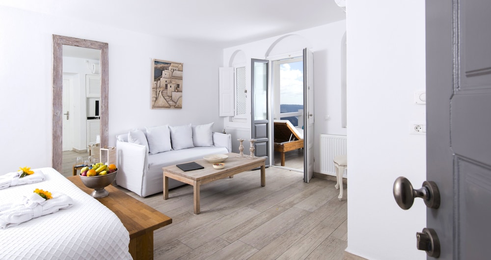 Aqua Luxury Suites 49/75