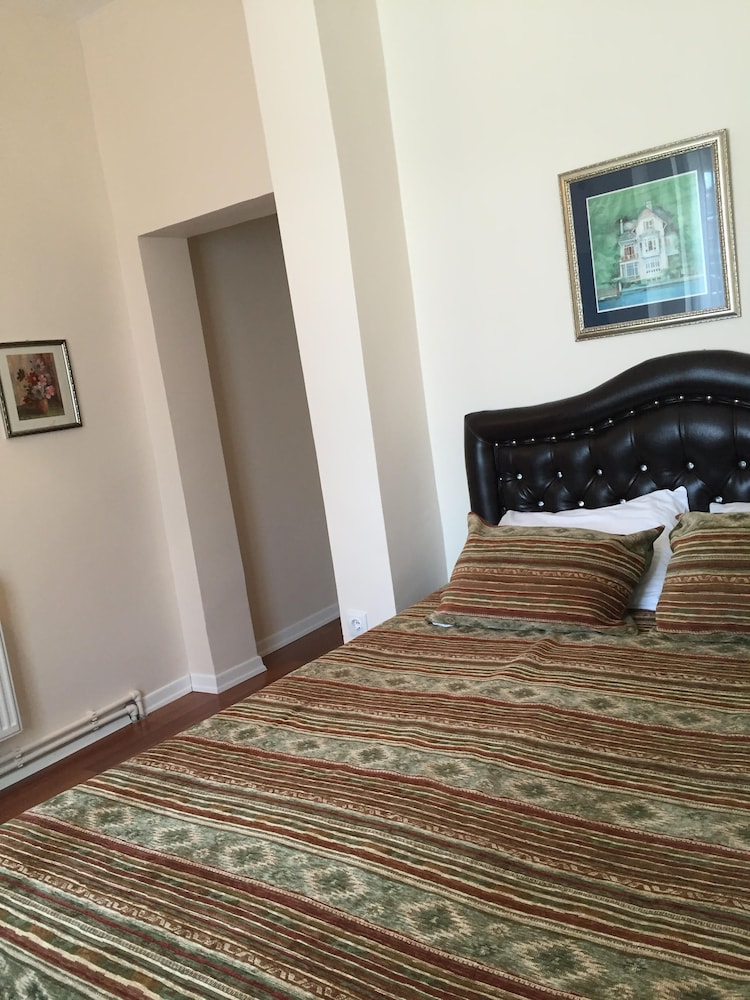 Nobel Hostel 30/36