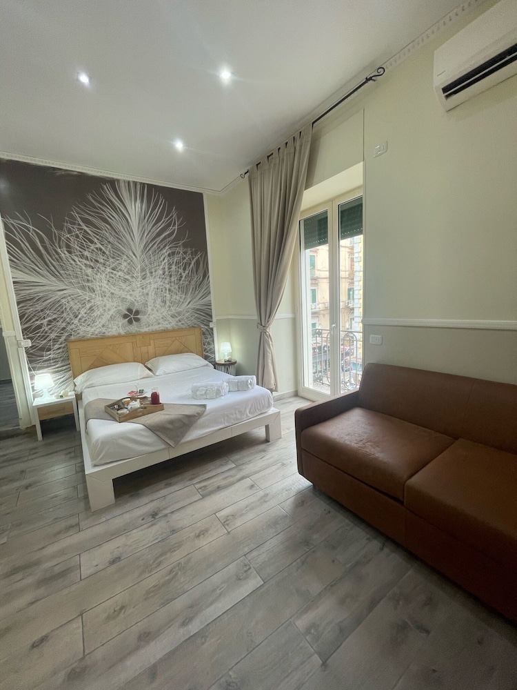 Parthenope Rooms 16/50